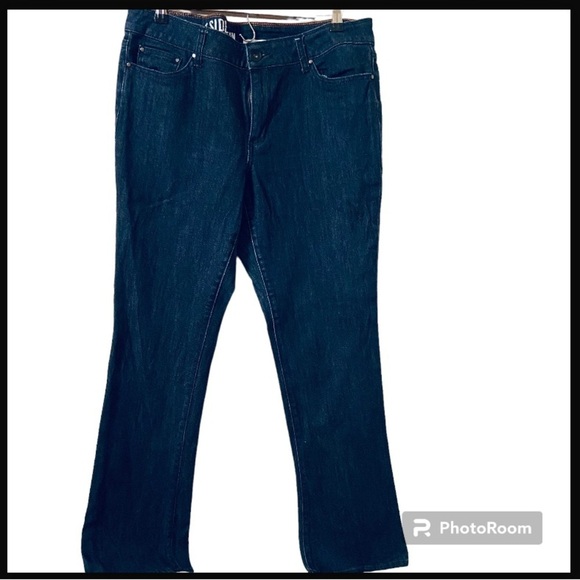 DKNY Denim - DKNY Eastside Jean Women’s Size 14 Dark Denim Wash Bootleg Style Jean.